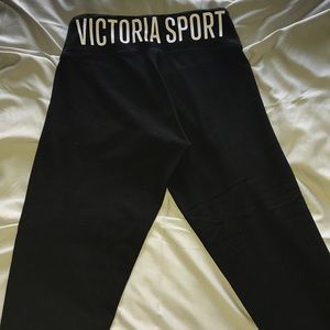 Black Victoria’s Secret crop leggings